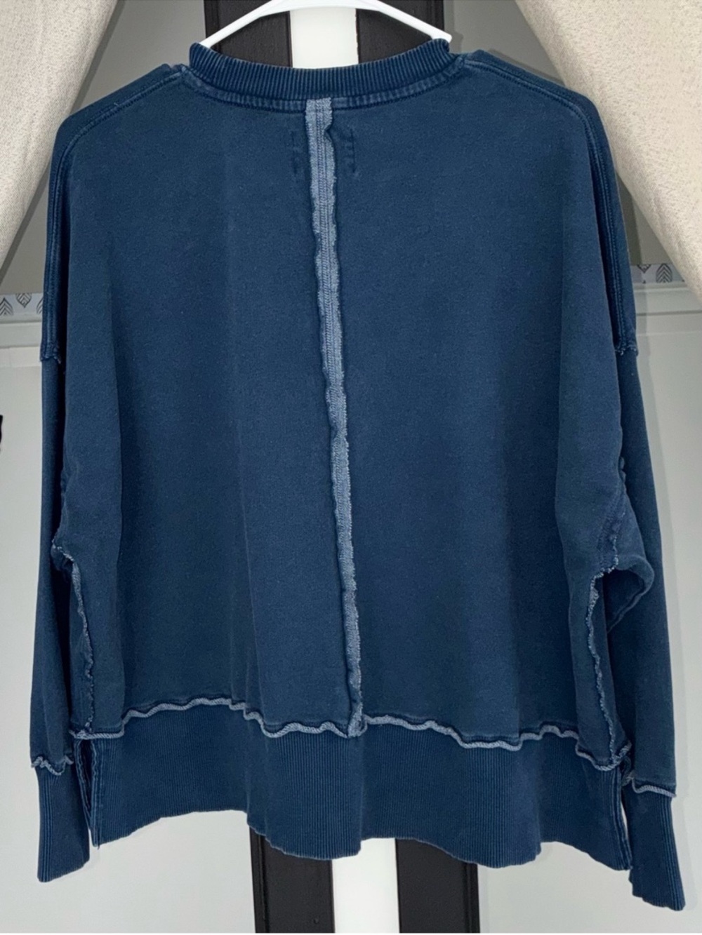 AE - Oversized Crewneck Sweatshirt - Picture 7 of 13
